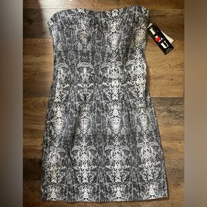 NWT Snakeskin Print Black White Sleeveless Mini Dress Side Mini Slits Size Med